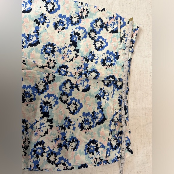 Talbots Floral Women Shorts - Blue and Cream🌴☀️ - Picture 3 of 12